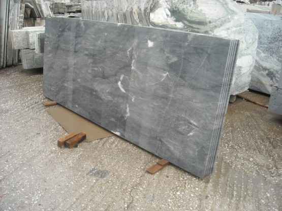 CIPOLLINO GREY BLACK SAW SLABS 002